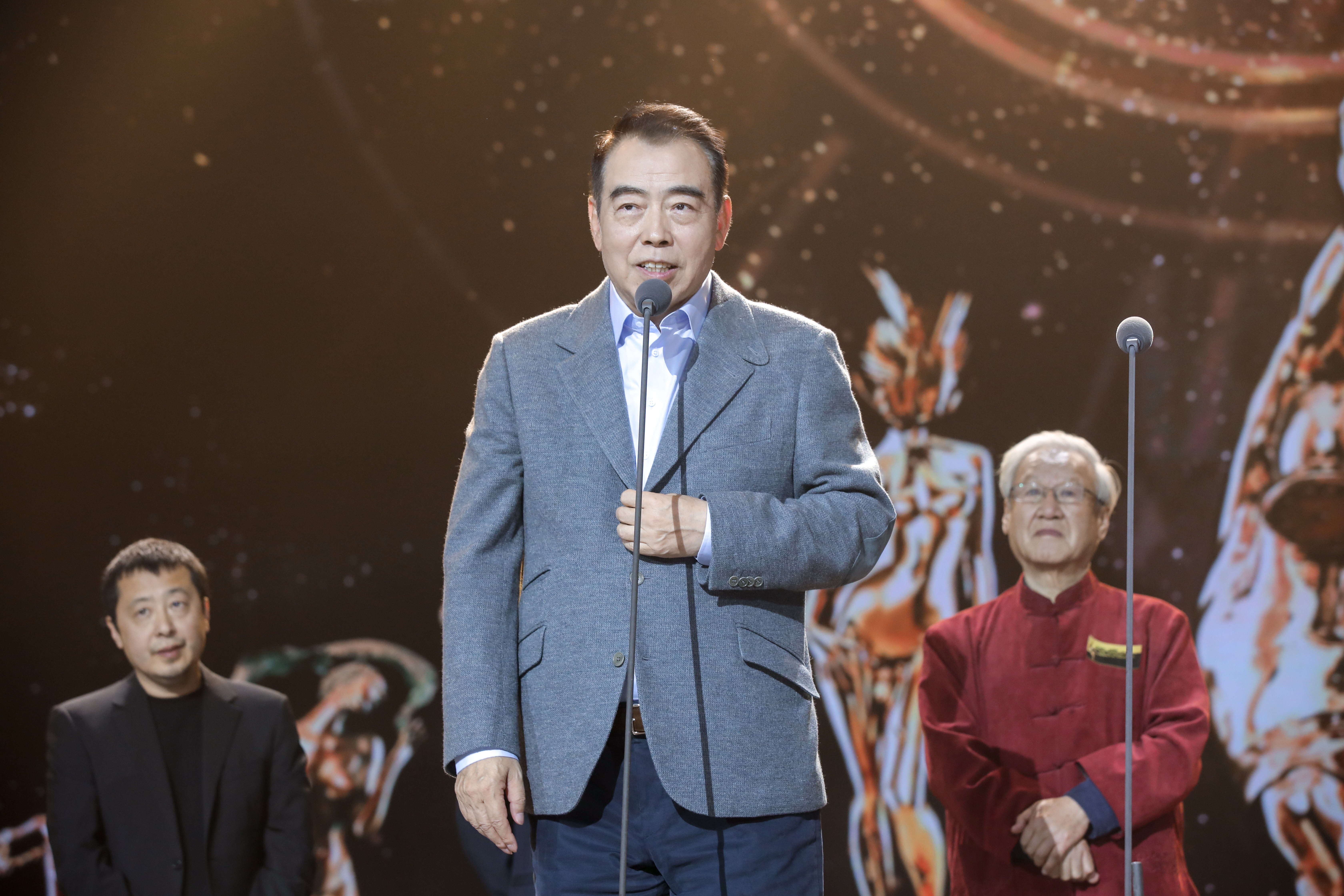 电影导演(电影导演和监制有什么区别)